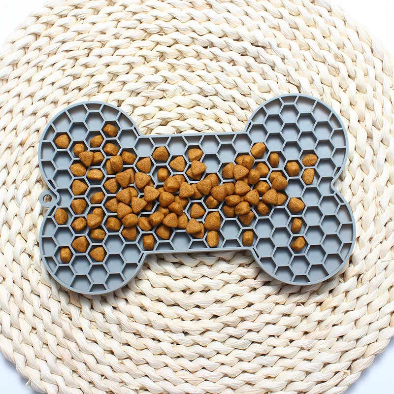 Silicone Dog Licking Pad Square Licking Mat for Dog Sucker Slow Food Training Pads for Dry and Wet Food Pet Dogs Feeder Supplies